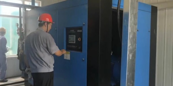 兩臺200Kw兩級壓縮空壓機完成安裝調試！